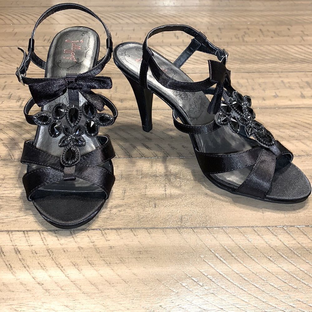 NWOT Jellypop Bellevue heels size 9.5